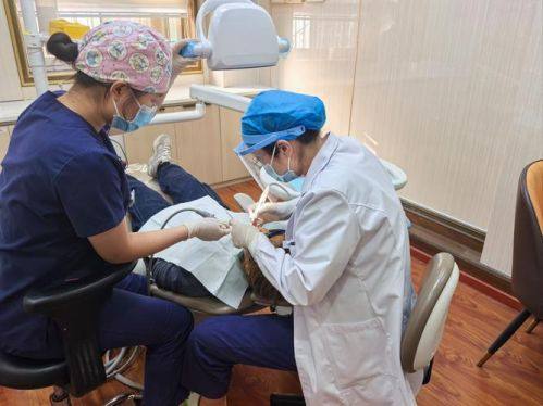 第二期治疗:龈下刮治