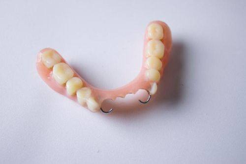 不按时更换活动义齿的危害