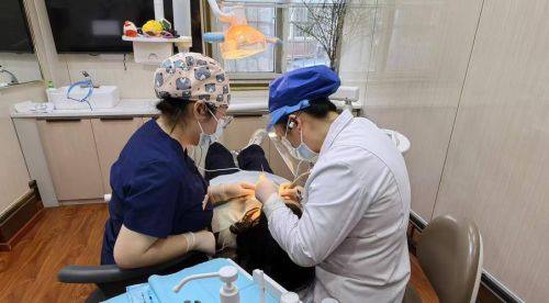 戴牙冠与否的后续注意事项