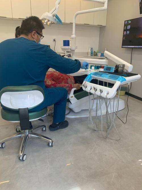 再次根管治疗，清除残留隐患