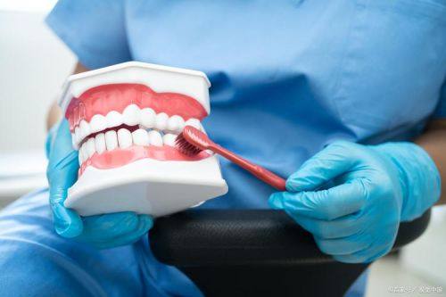 洗牙会让牙缝变大的真相